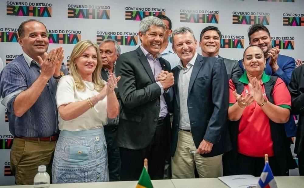 Governador anuncia Charles Fernandes como pré-candidato a prefeito de Guanambi