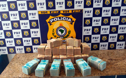 Sudoeste baiano: Homem é preso pela PRF com R$ 700 mil dentro de mala transportada em ônibus; Veja o vídeo