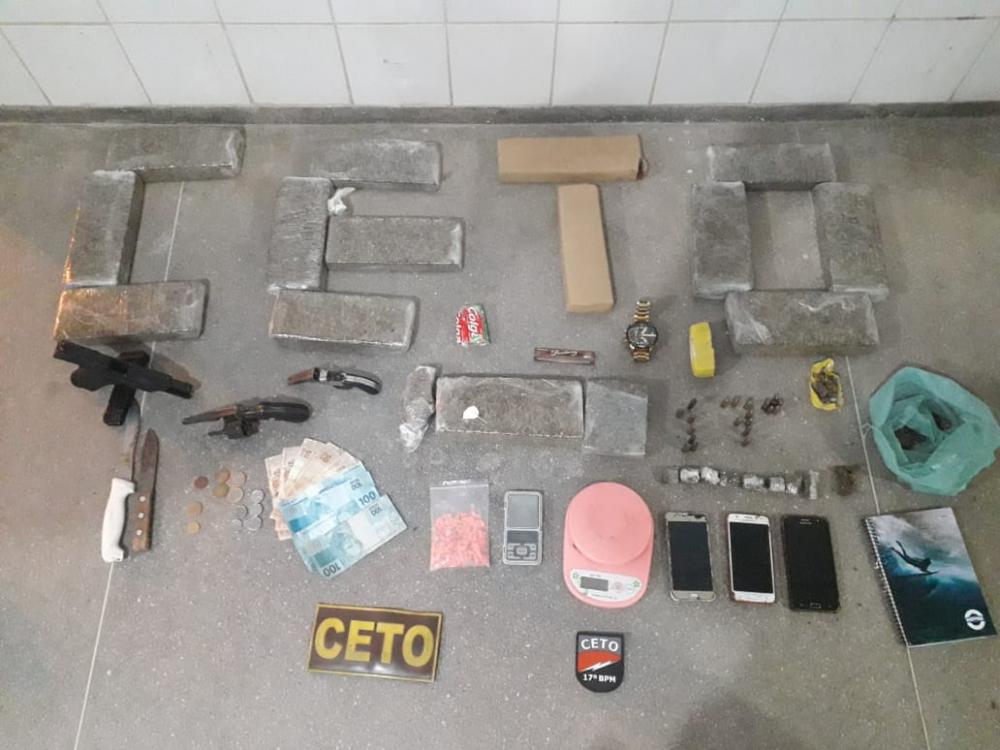 Homem é preso com grande quantidade de drogas e arma em Guanambi 
