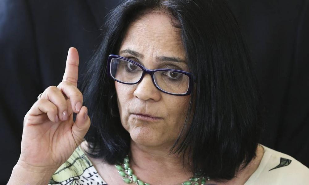 Damares quer lançar plano de abstinência sexual no Norte e Nordeste