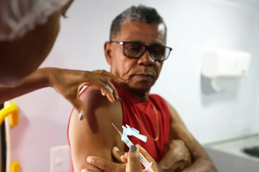 Vacina Pneumo 20 chega ao SUS para idosos com 85 anos ou mais