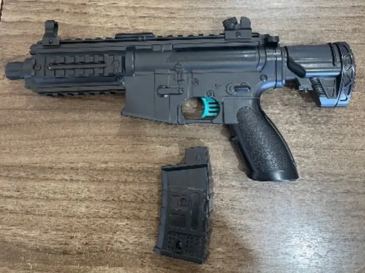 PM é acionada após aluno levar brinquedo que imita arma para escola em Guanambi