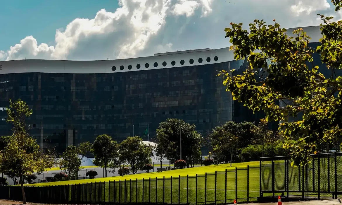 TSE manda Janja e Lula retirar vídeos sobre programas sociais e Flávio Bolsonaro