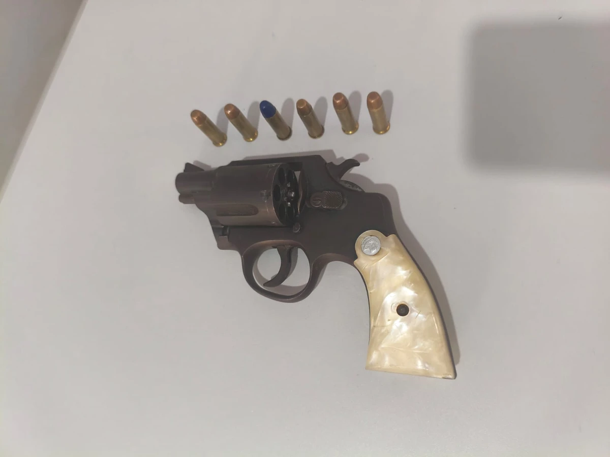 Estudante de 16 anos é apreendido com arma dentro de escola na Bahia