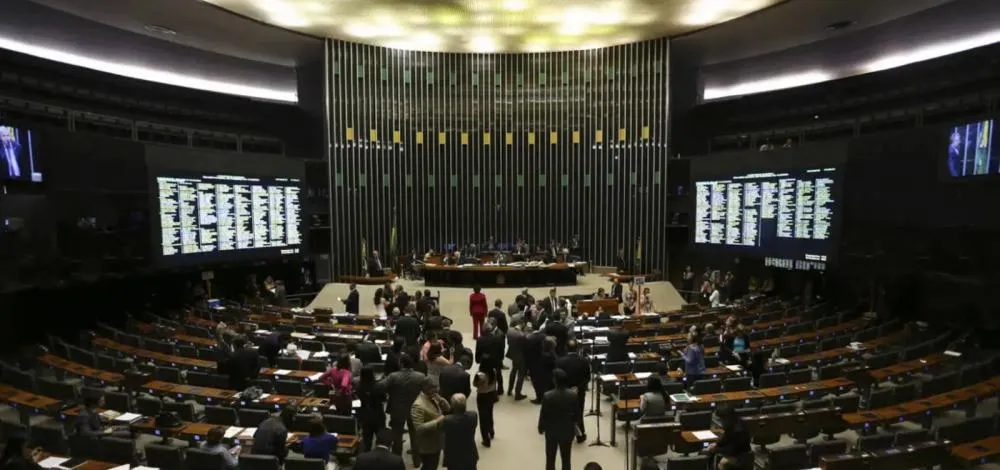 Comissão do Congresso aprova piso de R$ 5,1 mil para professores