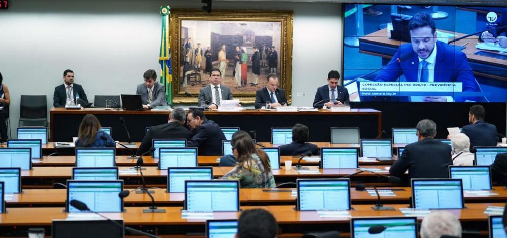 Comissão encerra discussão do parecer da reforma da Previdência