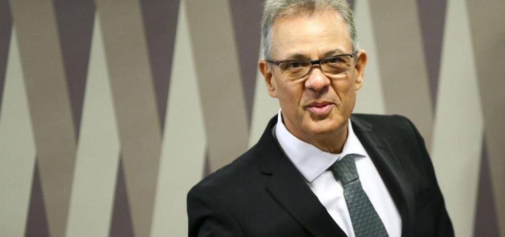 Ministro quer trocar diesel por gás nos caminhões para reduzir custo do frete