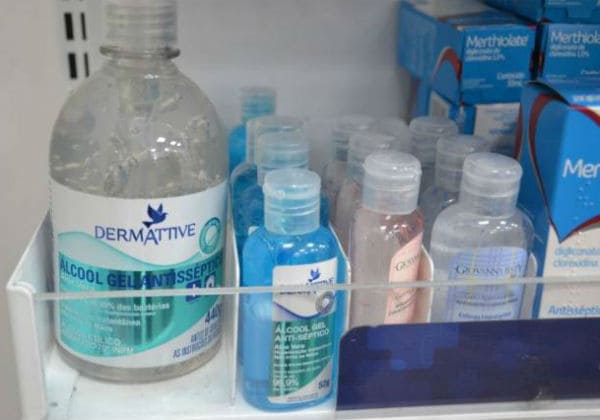 Coronavírus: baianos correm para as farmácias em busca de álcool em gel