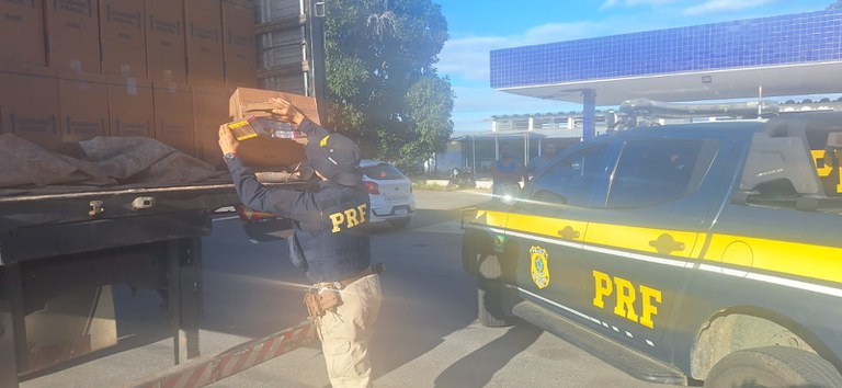 Região: PRF apreende 400 mil maços de cigarros sem nota fiscal