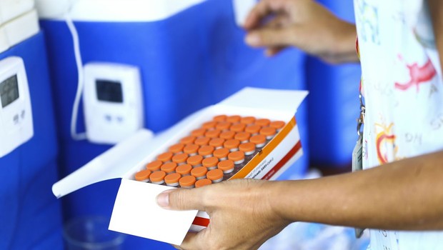Covid-19: Fiocruz vai entregar 5 milhões de doses de vacina na sexta