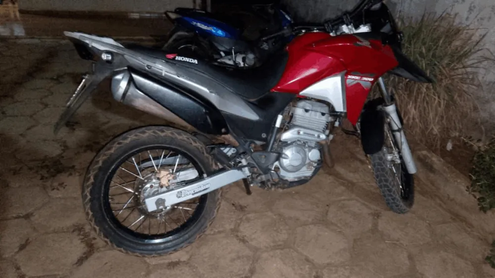 Motocicleta roubada é recuperada pela PM em Licínio de Almeida