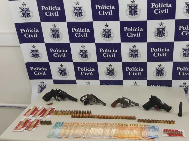 Operação da Polícia Civil resulta em prisão em flagrante pelo crime de posse de arma de fogo e munições em Bom Jesus da Lapa 