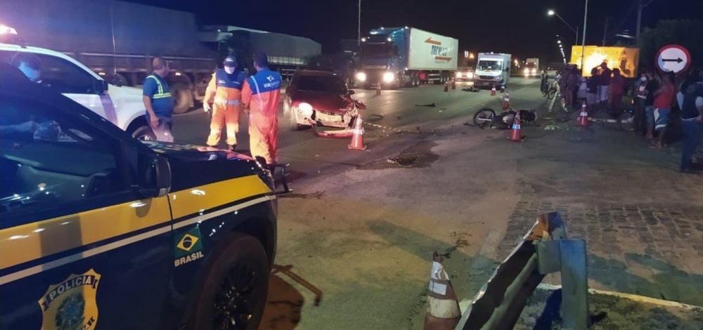 Região: Jovem morre e namorado fica ferido após batida entre carro e moto