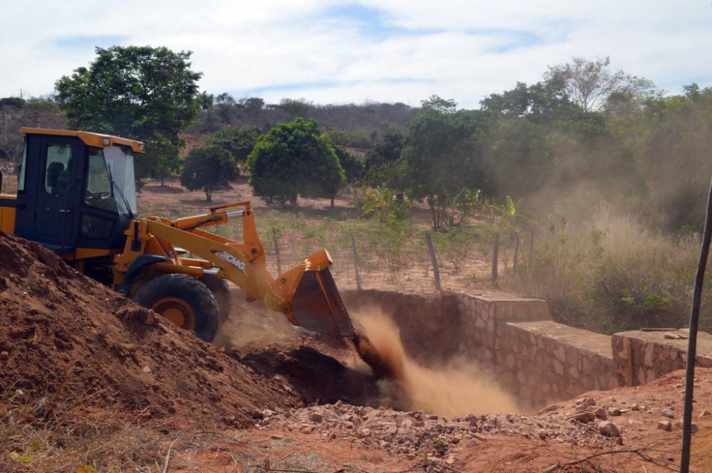 Prefeitura de Caetité realiza obras de contenção e drenagem das águas da chuva na Comunidade de Forquilha