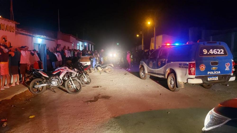 Polícia Militar dispersa aglomeração em bar na cidade de Livramento 