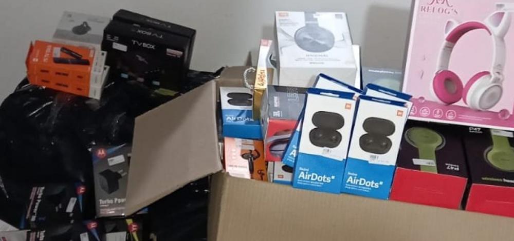 PRF apreende mais de 3,8 mil produtos falsificados em ônibus na Chapada