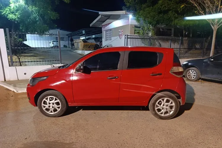 Rondesp recupera carro roubado e detém homem em Sítio do Mato