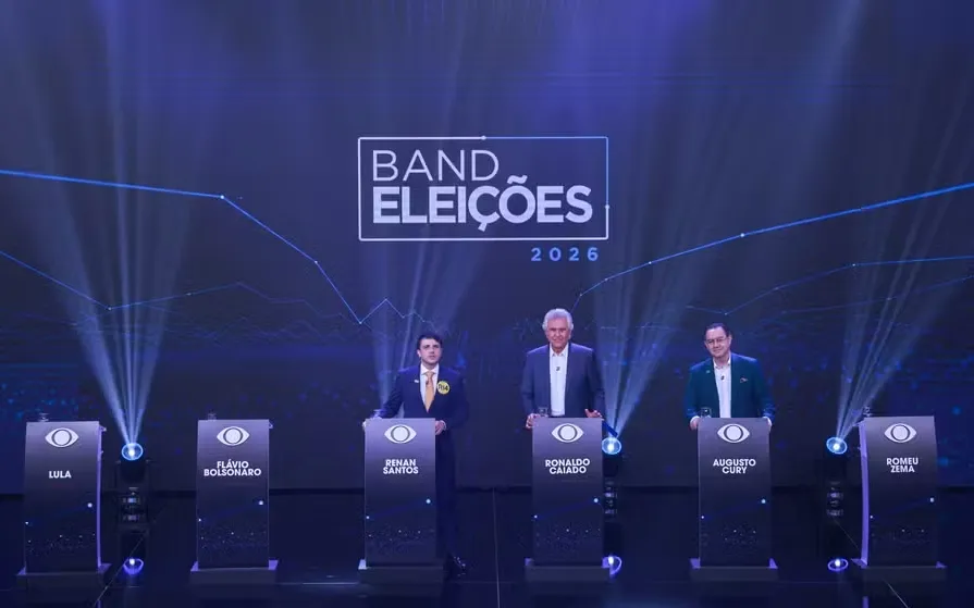 Debate da Band reúne só três candidatos e vira palco de críticas aos ausentes