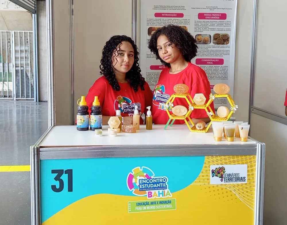 Alunas de Serra do Ramalho inovam com cosméticos a base de mel e própolis