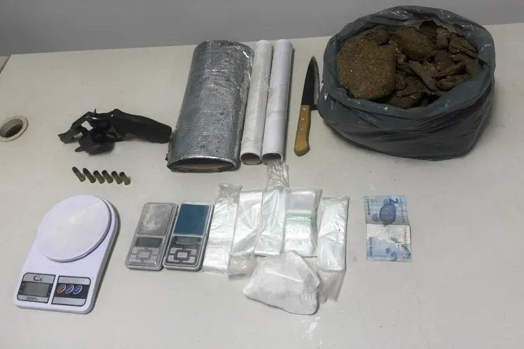 Rondesp apreende mais de 2 kg de maconha após confronto em Feira da Mata