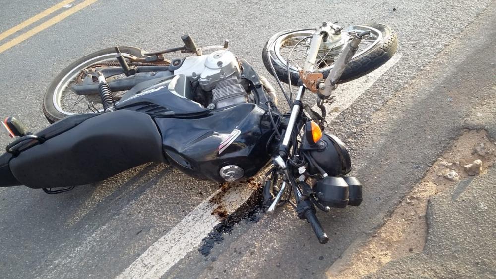 Homem morre após colisão entre moto e carro na BR-030 em Caetité