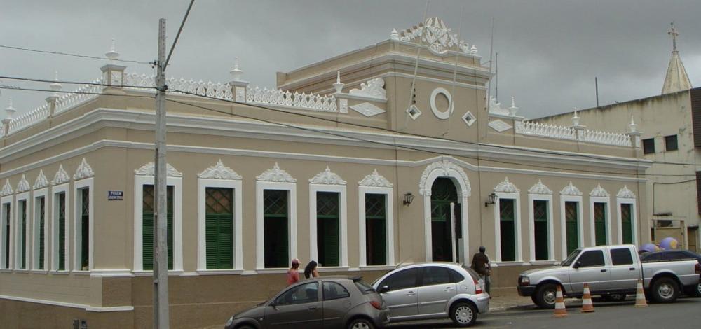 Prefeitura de Vitória da Conquista estende suspensão de aulas e determina funcionamento parcial do comércio