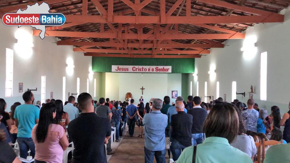 Caetité: Tristeza marca o sepultamento das vítimas do grave acidente entre ônibus e caminhão na BR-030 