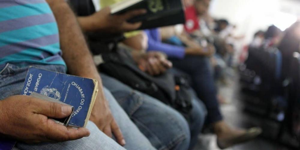 Desemprego recua para 11,6% no país, mas ainda afeta 12,2 milhões
