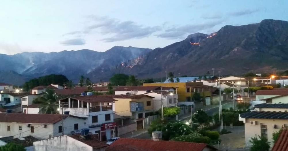 Incêndio em Rio de Contas destrói cerca de mil hectares e bombeiros seguem no combate