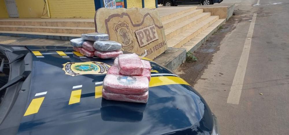 Mulher de 24 anos é presa com 15 kg de cocaína em ônibus na Chapada Diamantina