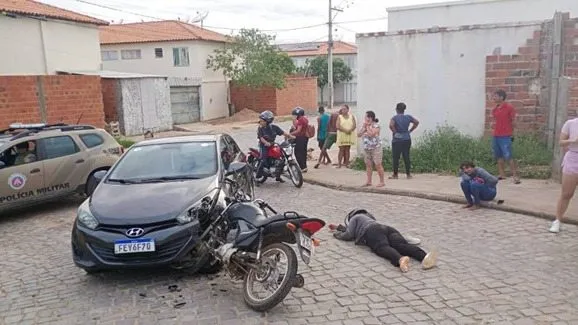 Carro e moto se envolvem em acidente em Guanambi