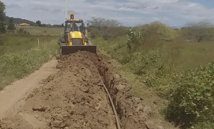 Ivana Bastos garante água potável para 86 famílias da localidade de Fazenda Larga em Guanambi