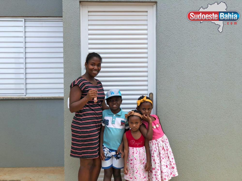 Emoção e muita alegria marca a entrega das 300 residências do Programa Minha Casa Minha Vida, em Caetité 