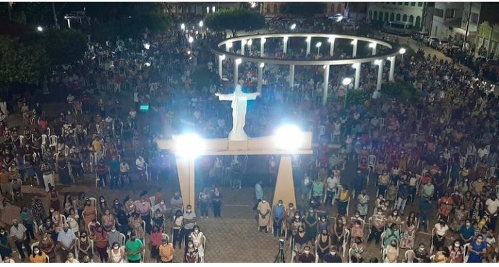 Feriado municipal religioso em Livramento de Nossa Senhora é marcado por grande aglomeração promovida pela Igreja Católica 