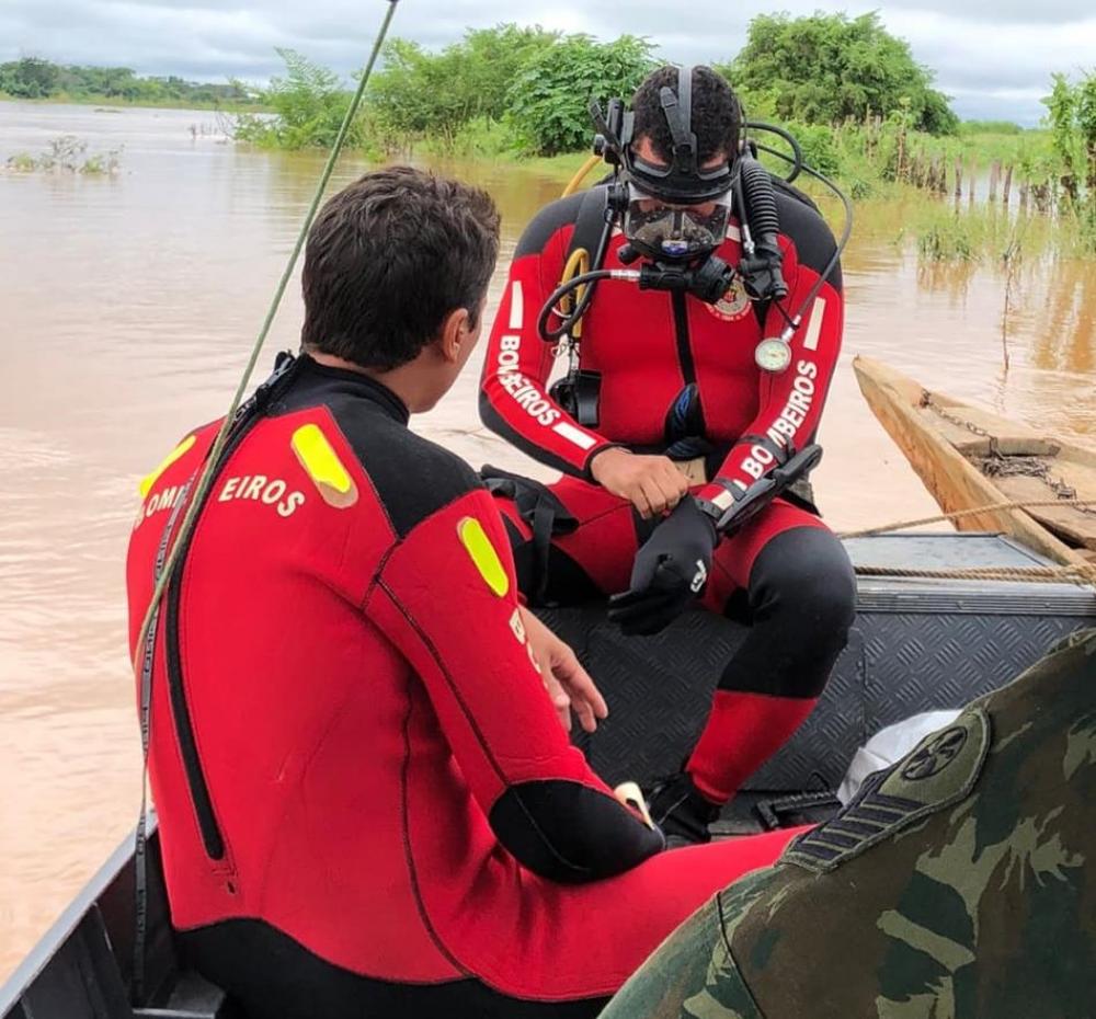 Bom Jesus da Lapa: Buscas por pai que desapareceu no Rio São Francisco ao tentar salvar filho continuam 