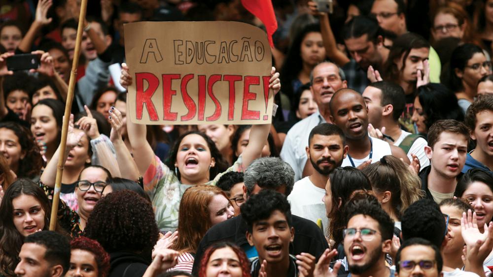 Juíza baiana determina suspensão de cortes do MEC na Educação
