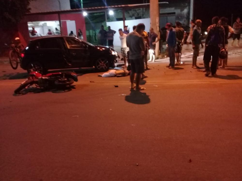 Menor invade pista com moto em avenida de Livramento e colide com automóvel
