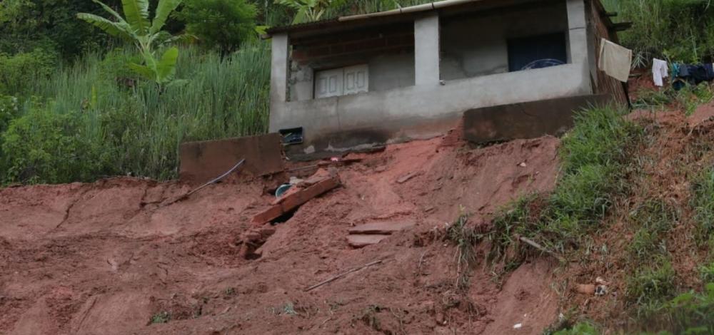 Cidades baianas têm energia elétrica desligada; rodovias federais são interditadas