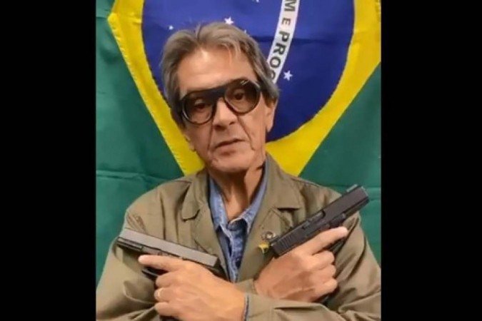 Roberto Jefferson é levado para Bangu 8