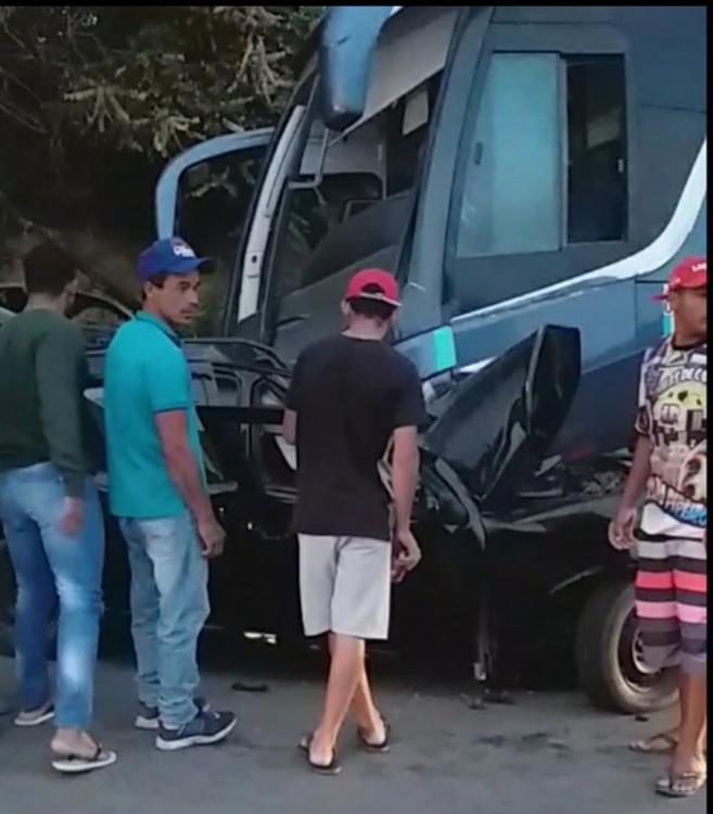 Acidente na BA-262 deixa ao menos três membros de uma mesma família mortos 