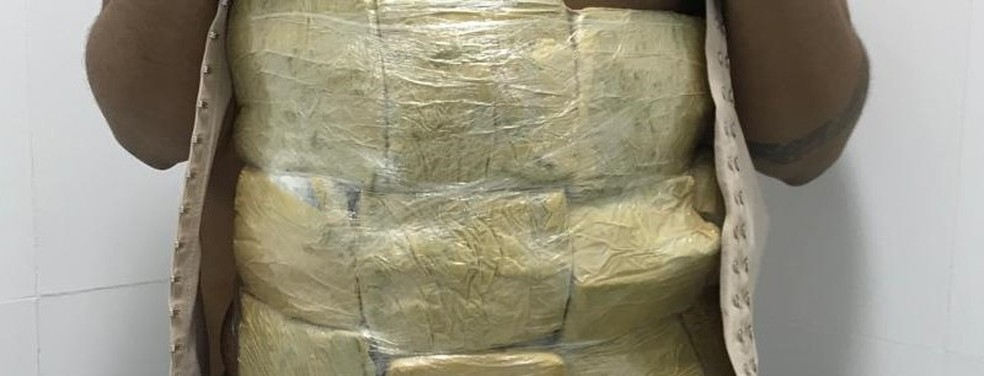Região: duas mulheres são flagradas com drogas presas ao corpo como espécie de cinta