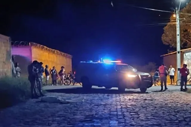 Homem é morto a facadas em via pública de Carinhanha