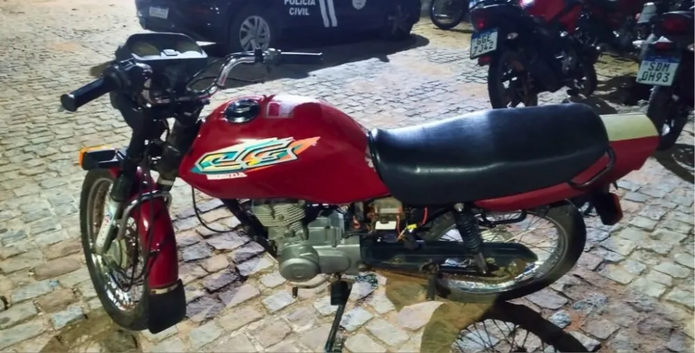 Rondesp detém dois homens por suspeita de furto e receptação de moto em Igaporã