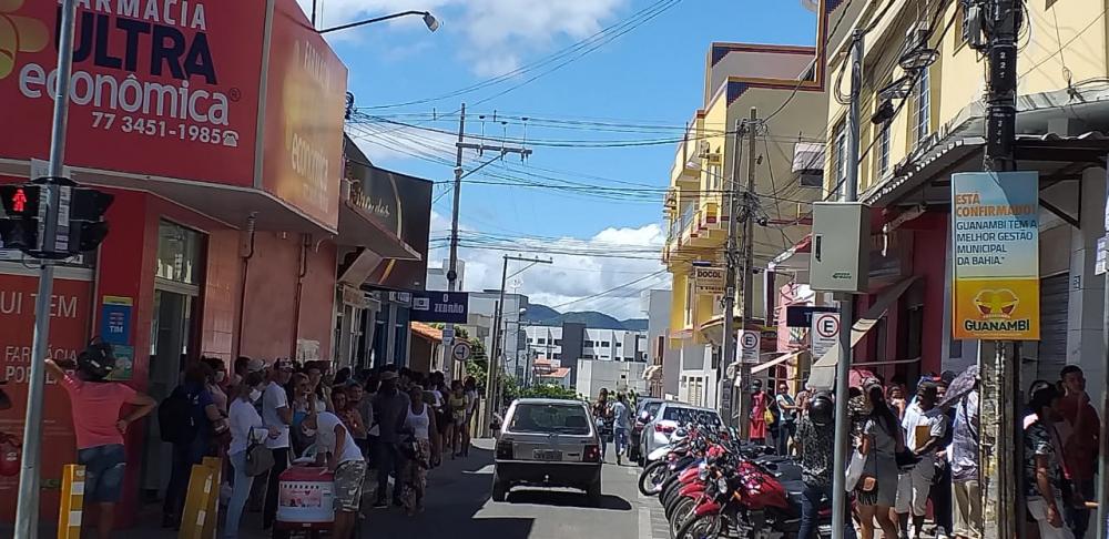 Fila em casa lotérica provoca aglomeração em Guanambi