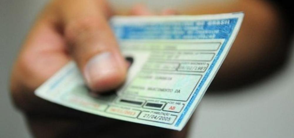 Governo quer dobrar limite para suspensão da CNH, diz ministro