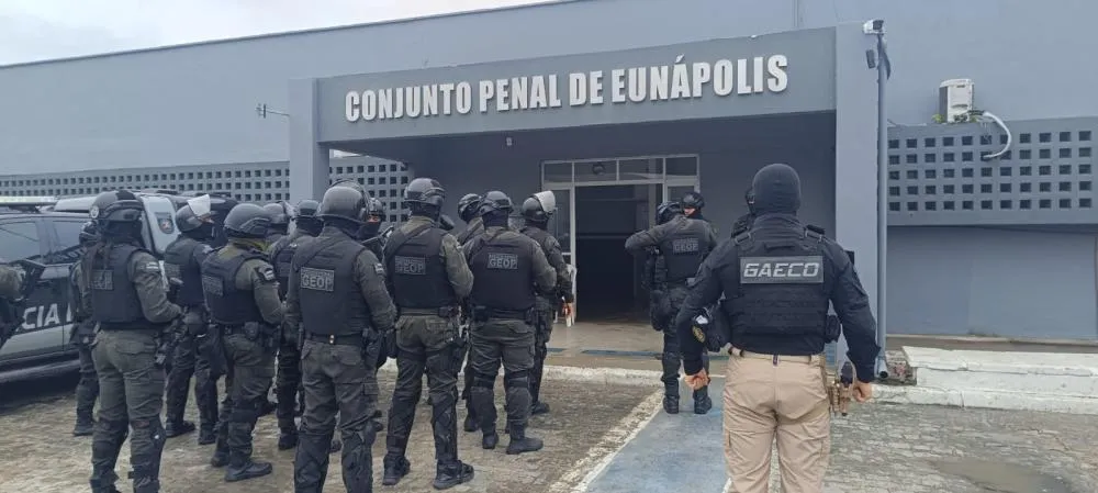 Traficantes tinham chaves de celas e organizaram velório dentro de presídio em Eunápolis