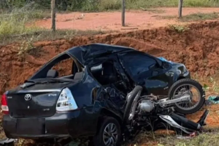 Acidente entre carro e moto deixa uma pessoa morta na BA‑245, em Ibipitanga
