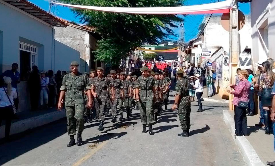 Caetité: Desfile do 2 de Julho é antecipado por causa de jogo do Brasil; paredões e carreatas estão proibidos