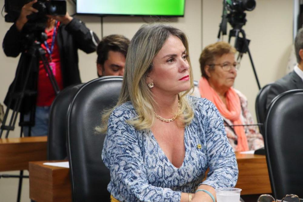 Ivana Bastos exige da Coelba uma melhor prestação de serviços aos baianos
