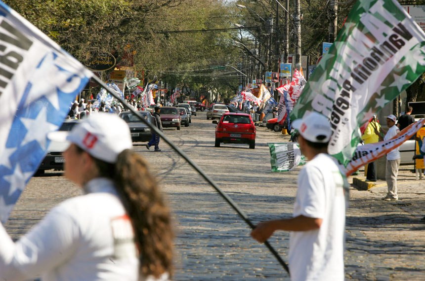 Senado analisa proposta que une voto em lista fechada com voto distrital